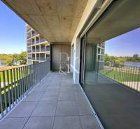 A balcony with a view of the lake and greenery in Banka, near a two-room apartment.