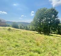 Grassland plots for residential use in Oščadnica on Dedovka Street with a view of the hills.