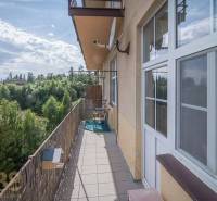 The balcony of a 3-room apartment in the High Tatras with a view of greenery and the sky.