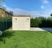 The garden of a family house in Vojka nad Dunajom with a lawn and a garden shed.