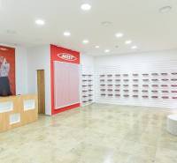 Offices with shelves and reception, suitable for business, with a minimalist design.