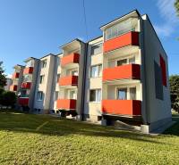 The exterior of an apartment building on the Sídlisko in Jablonica with red balconies.