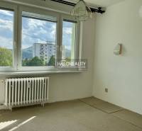 A room in a 3-room apartment with a view of nature and the neighboring apartment building.