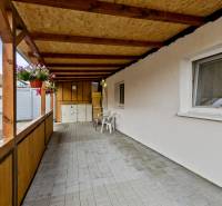 Covered terrace next to a 2-room apartment in Malé Leváre with floral decorations.