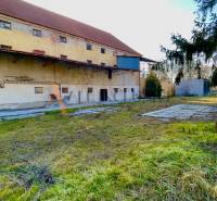 Production premises on Hlavná Street in the town of Kovarce with exterior annexes.