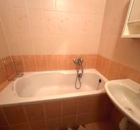 Bathroom with a shower bath and a sink in a 3-room apartment.