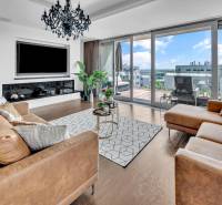 Luxurious living room in a 4-room apartment with a fireplace and a view of the terrace.
