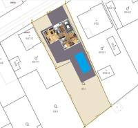The plan shows a plot on Školská Street, designated for residential use, with the layout of the house.
