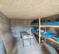 Storage space with shelves and a workbench, suitable for land - housing.