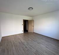 An empty room with a wooden floor in a 3-room apartment, Reality Komplex.
