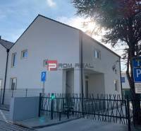 White family house on Pekná Street in Ivanka pri Dunaji, with parking for residents.
