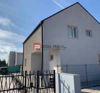 Exterior of a 3-bedroom apartment on Pekná Street in Ivanka pri Dunaji with parking.