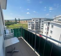 The balcony of a 3-room apartment on Slavomírova Street in Slovenský Grob with a view of nature.