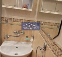 A bathroom with a sink, mirror, and details in a 3-room apartment.