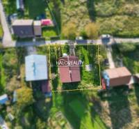 Aerial view of a family house in the village of Papradno with greenery in the surroundings.