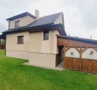 A family house in Liptovská Porúbka with a new roof and lawn.