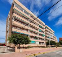 Residential complex on Calle Arrecife in Punta Prima, suitable for a 3-bedroom apartment.