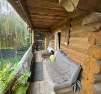 A wooden terrace at the cottage in Dolné Rykynčice with rustic decor and natural elements.