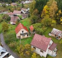 An aerial view of family houses surrounded by greenery in Veľké Rovné.