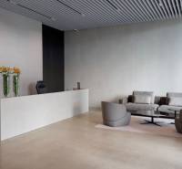 A modern reception with neutral colors and comfortable seating in a 4-room apartment.