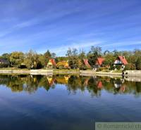 A cottage in Malé Leváre with a view of the lake and sky with reflections.