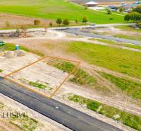 Building plot in Amadeho Kračany, Kostolné Kračany for residential purposes, with nearby infrastructure.