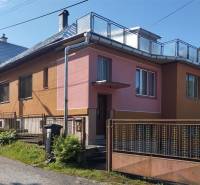 A family house on Lalinok Street in Divinka with an interesting color combination of the facade.