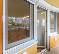 The balcony of a 3-room apartment on Hany Meličkovej in Karlova Ves with a view of the surroundings.