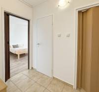 dubravka-1izbovy-byt-na-predaj-chodba