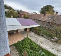 A family house on Gaštanová Street in Vinica with a yard, shelter, and greenery.