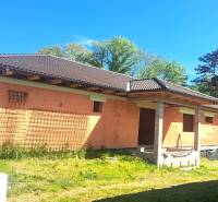 Family house in Hokovce under construction with a roof and brick walls.