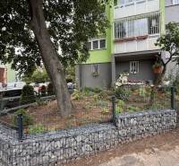 An apartment building on Lesnícka Street, Košice - Západ district, offers 4-room apartments.