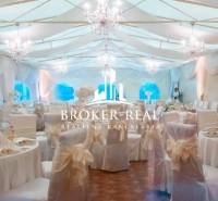 Luxury wedding hall with elegant decor in hotels and guesthouses, floor with wooden decor.