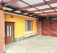 Family house in Cuklasovce in Veľké Držkovce with covered parking and brick cladding.