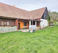 Family house in Cuklasovce, Veľké Držkovce, with a garden and covered terrace.