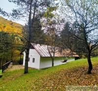 A cottage in Chocholná-Velčice surrounded by autumn forest and fresh nature.