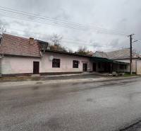 A family house in Plášťovce with a traditional facade and a sloped roof by the main road.