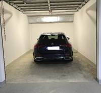 The 3-room apartment includes garage parking with a concrete floor.