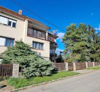 A family house in Hronské Kosihy with two floors, a garden, and a fence on a quiet street.