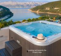 A villa in the town of Bol with a hot tub and a panorama of mountains and the sea on the horizon.
