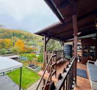 Cottage on Trnkova 213 in Bžany with a terrace, surrounding nature, and autumn colors.