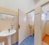 Offices with a sink, tiles, and a shower corner, floor with ceramic decor.