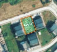 Aerial view of a plot in Bytča with an area of 614 m², designated for residential use.