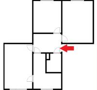 Floor plan of a 3-room apartment with four rooms and a hallway by Kompas Reality.