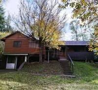 A cottage in Dudince surrounded by trees and lush greenery, ideal for relaxation.
