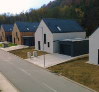 New family houses on Pod Drieňovou Street in Kamenica nad Cirochou with a minimalist design.