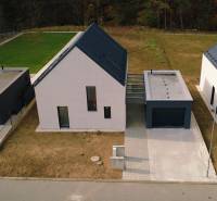 Family houses on Pod Drieňovou Street in Kamenica nad Cirochou surrounded by lawn and driveway.