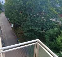 A balcony in a 3-room apartment on Sokoloska Street in Bratislava - Old Town with a view of the trees.
