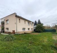 A family house on Topoľová Street in Sereď with a grassy garden and shrubs.