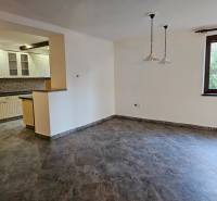 Living room with access to the kitchen in a family house, floor with tile decor.